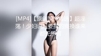 阳春三月，春暖花开，老汉远眺，以奶喂奶。