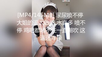 黑木耳少妇浴池里性质来了自摸阴唇用超大工具插肛门俩猛男肉棒上下一起干到狂叫